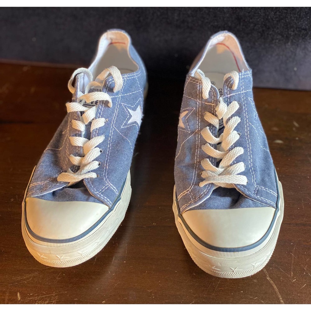 Converse All Star Chuck Taylor low top Woman’s sneaker size 10 blue denim star